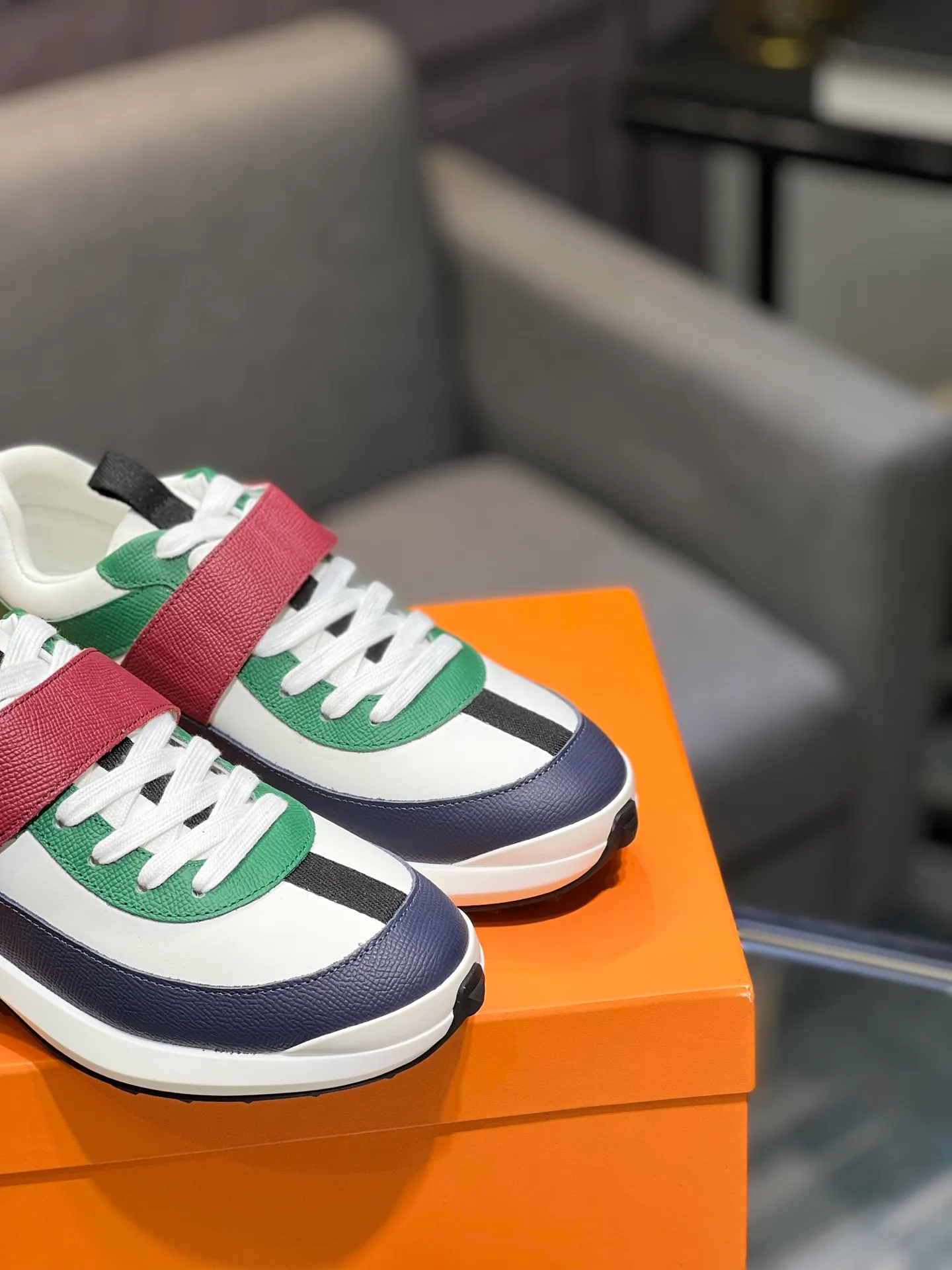 Men's shoes 💰600 Actual photos 🎬 [Hermès] Couple style, official website synchronization Counter quality French Paris catwalk style Simple and classic Imported original fabric Original 1:1 outsole! The highest version on the market! Size: Female 35-41. Male 39-45 (female 41, male 45 customized)